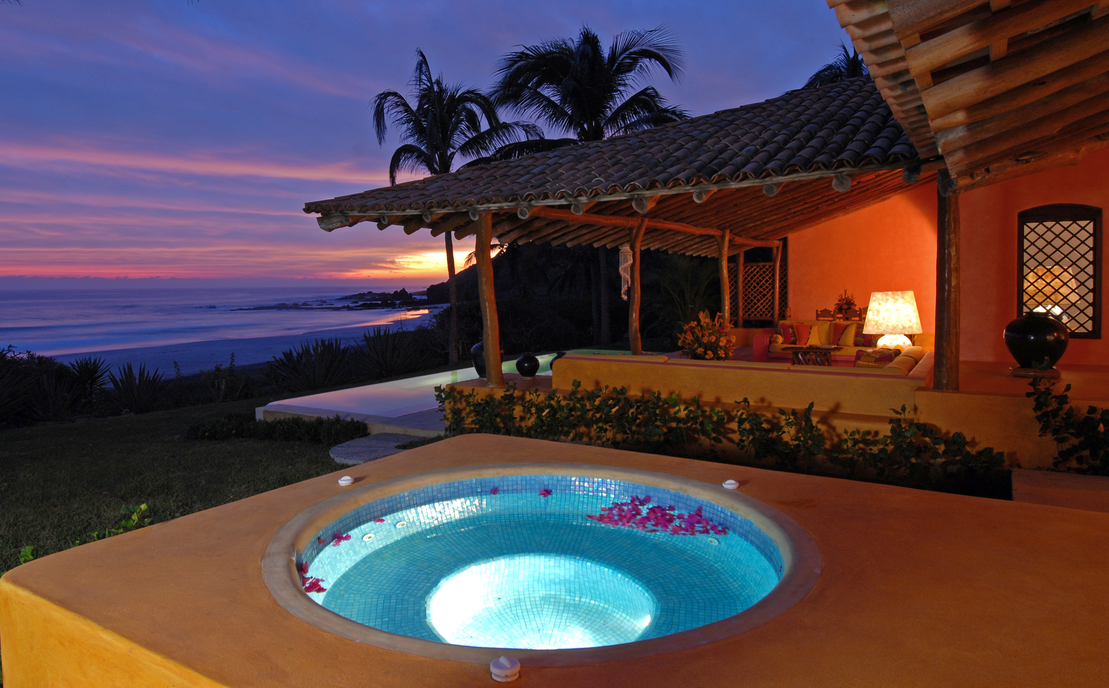 Presidencial Suite Jacuzzi by Night